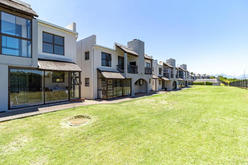 1 Bedroom Property for Sale in Loevenstein Western Cape
